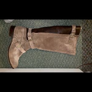 Women’s tall Ugg boots.